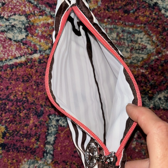 Henri Bendel makeup 💄 bag - Picture 2 of 3